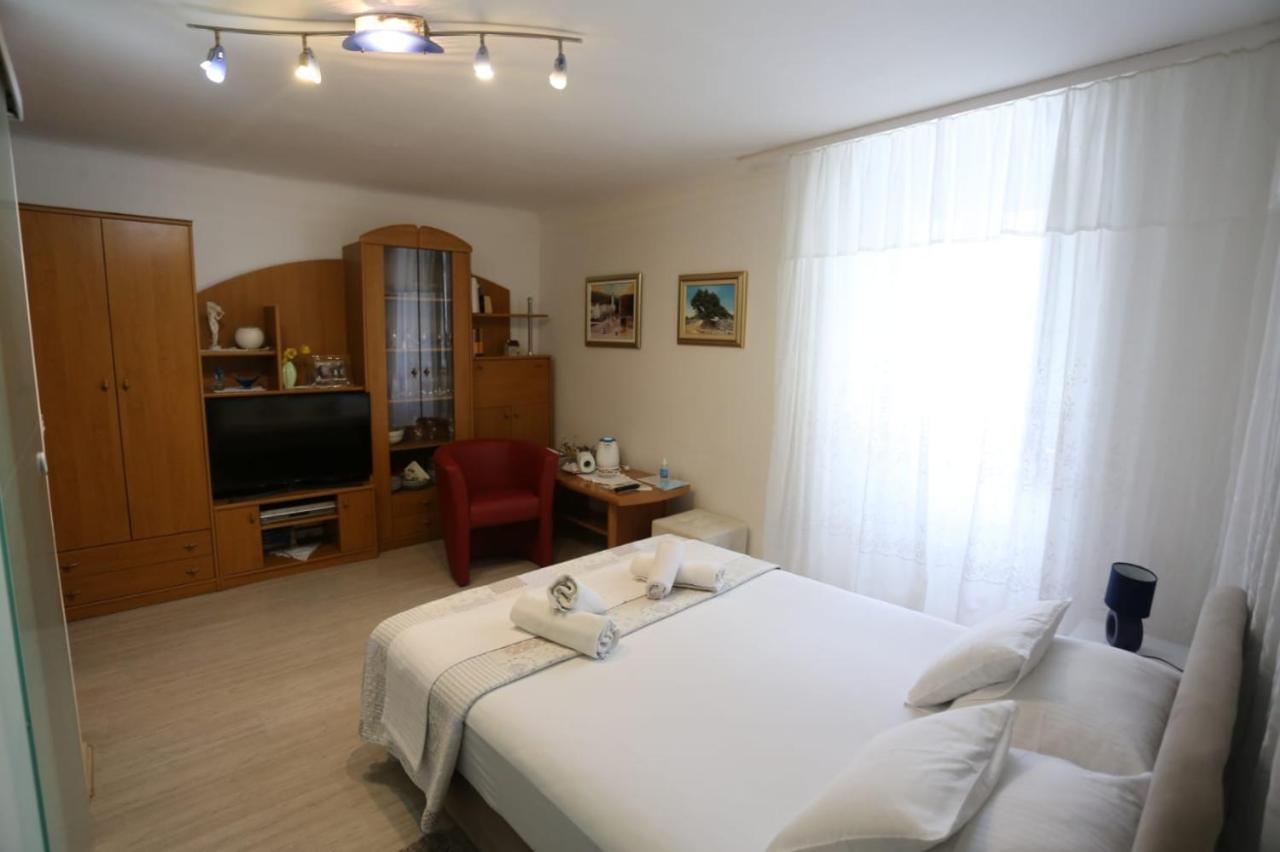 Private Room In The Center Of Split Bagian luar foto