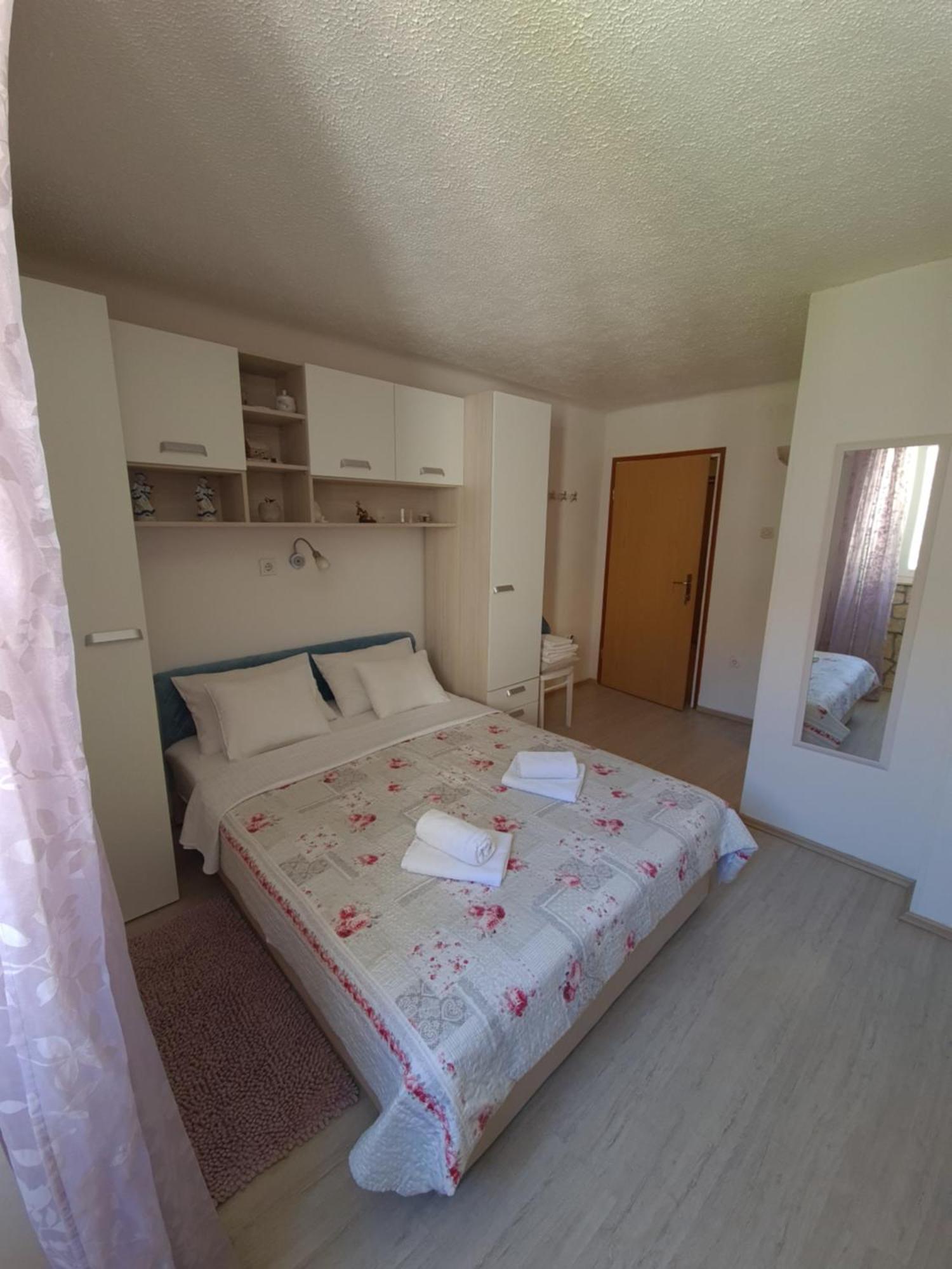 Private Room In The Center Of Split Bagian luar foto